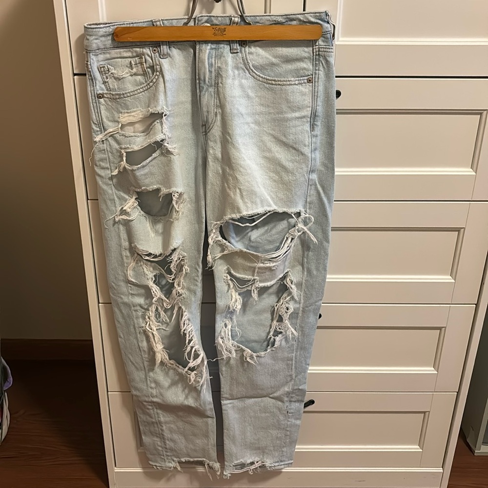 American Eagle Ripped Mom Jean